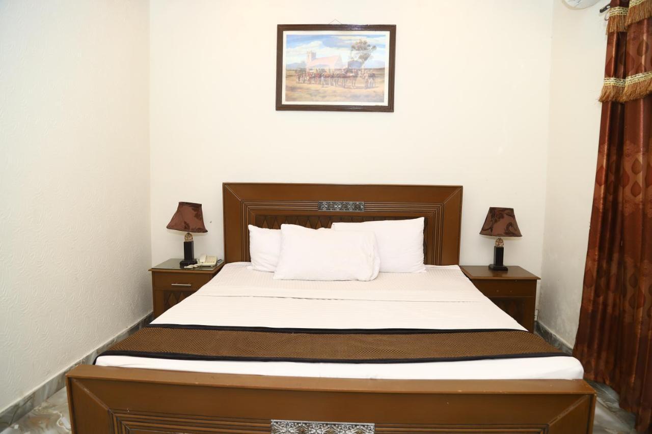 Hotel Green Fort Gulberg Lahore Exteriör bild