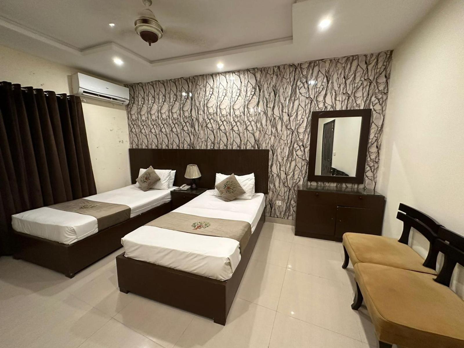 Hotel Green Fort Gulberg Lahore Exteriör bild
