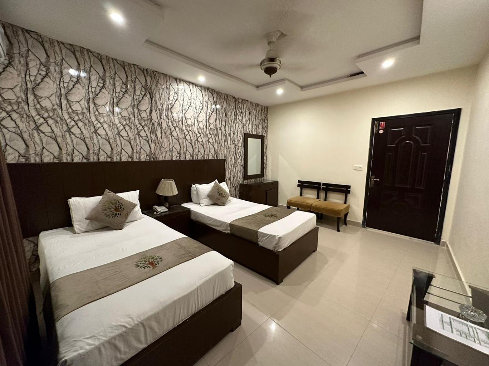 Hotel Green Fort Gulberg Lahore Exteriör bild