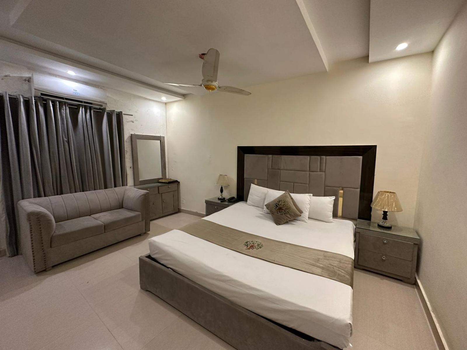 Hotel Green Fort Gulberg Lahore Exteriör bild