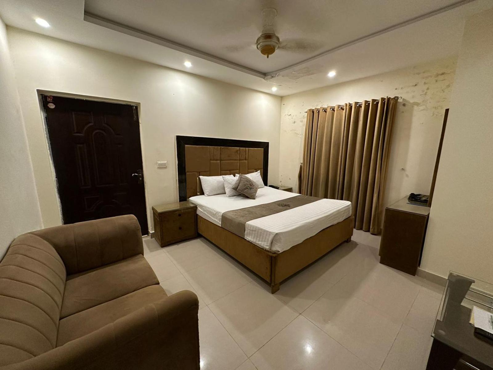 Hotel Green Fort Gulberg Lahore Exteriör bild