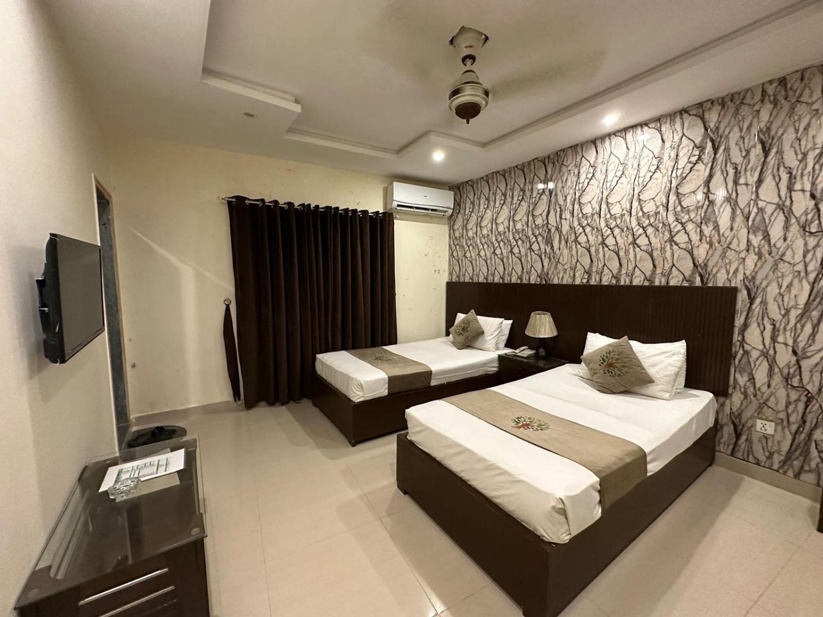 Hotel Green Fort Gulberg Lahore Exteriör bild