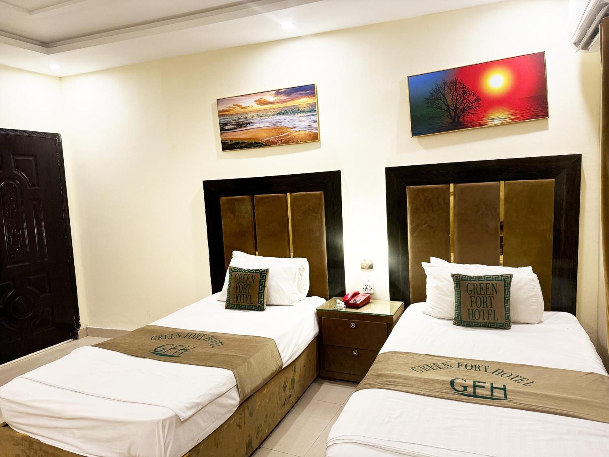 Hotel Green Fort Gulberg Lahore Exteriör bild